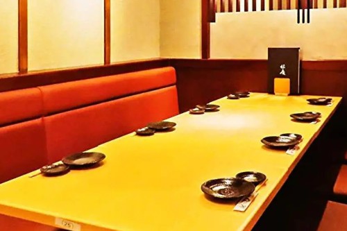 五感を刺激する鉄板焼きを中心に、<br>
気軽な一杯から、しっかり食事まで幅広く楽しめる升屋。<br>
どんなシーンにも寄り添う“使い勝手の良い一軒”として、<br>
大人の食時間を心ゆくまでお楽しみいただけます。